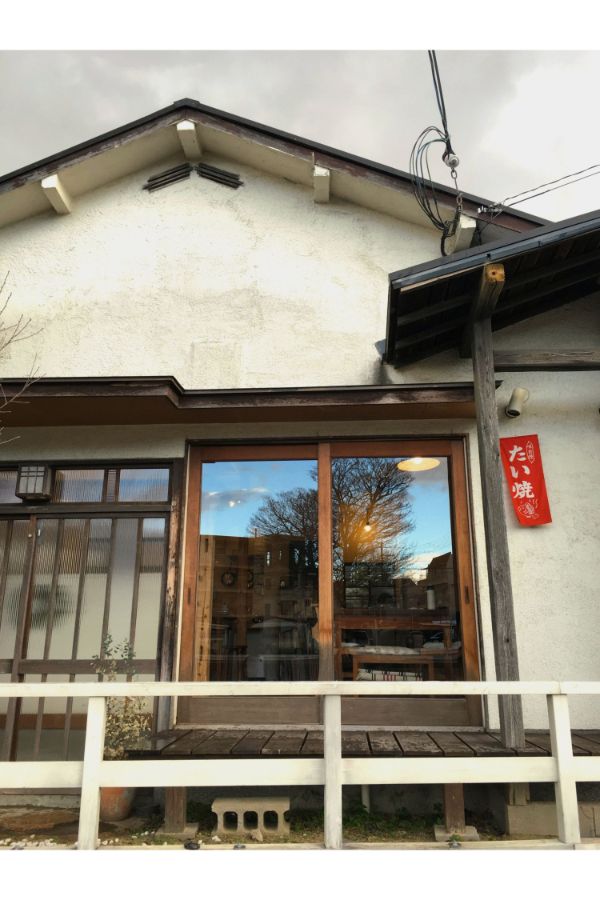 誰かの家のような佇まいの外観