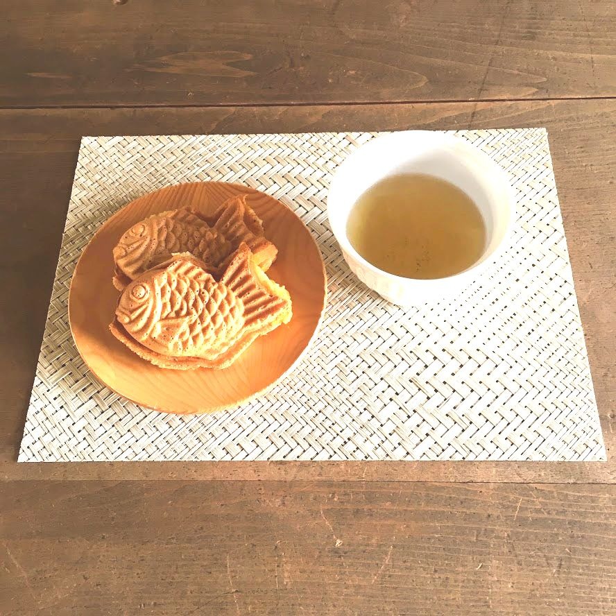 小ぶりのたい焼きと日本茶