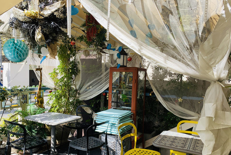 お店の前のオープンテラス