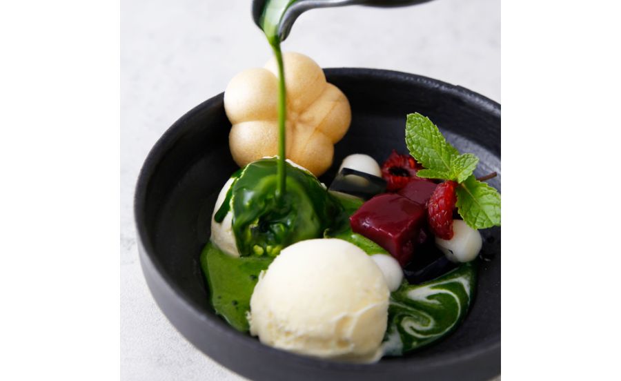 アイスに濃厚な抹茶をかけていただく凸凹抹茶アフォガード