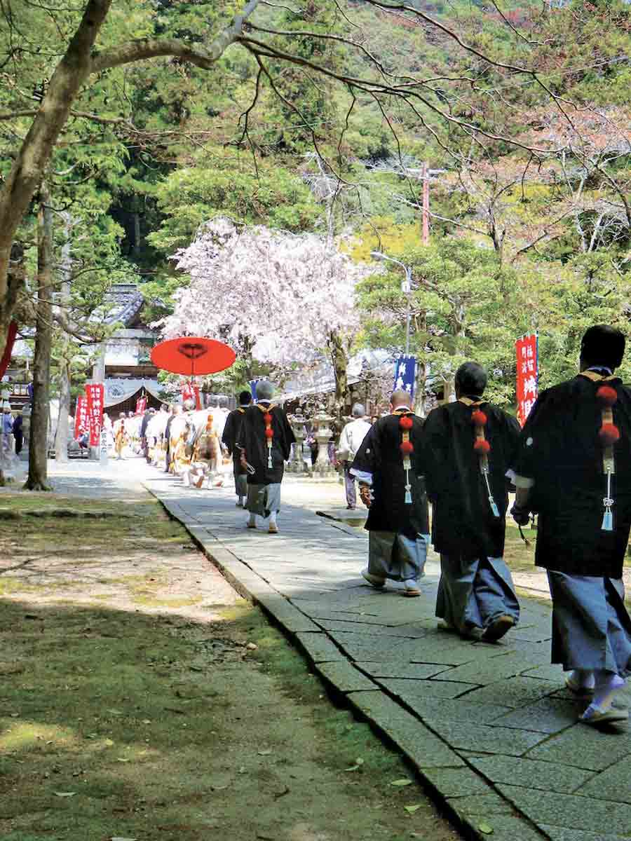 4月15日(水)、箕面・瀧安寺で「開扉式」開催