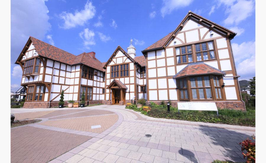 あいあいパーク　イギリスの田舎街をイメージしたメイン塔