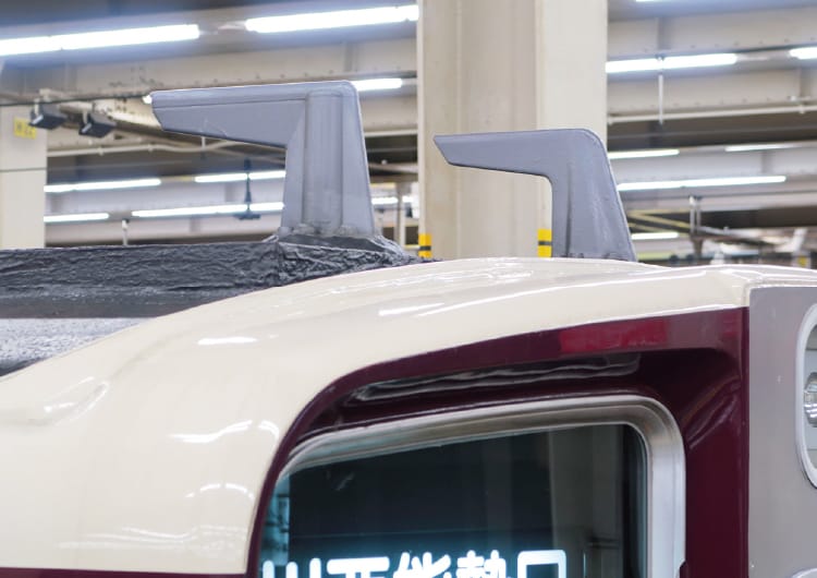 【鉄分100％ エピソード7】阪急電車の車体の屋根にあるのは、列車無線のアンテナ