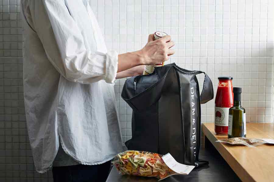 DEAN & DELUCAのグレーのショッピングバッグ