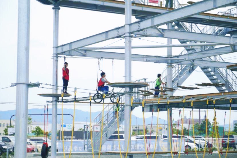 自転車に乗る挑戦者