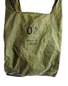 カジュアルな素材感