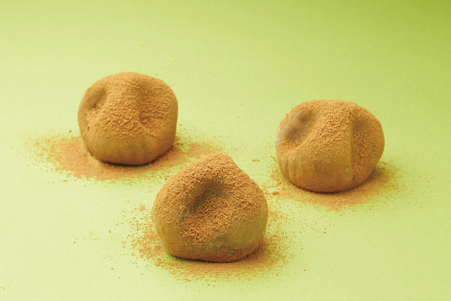 きなこがかかった餅