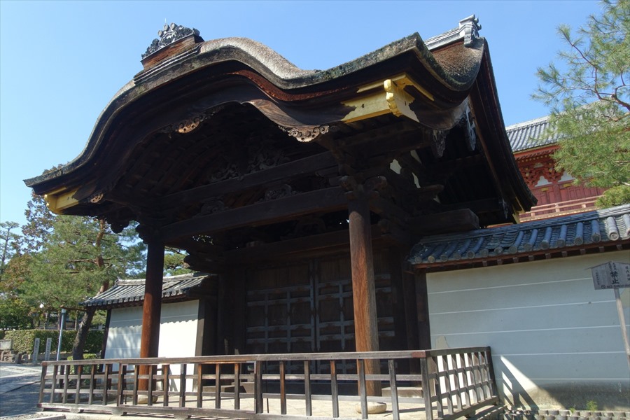 威風堂々した大徳寺の勅使門