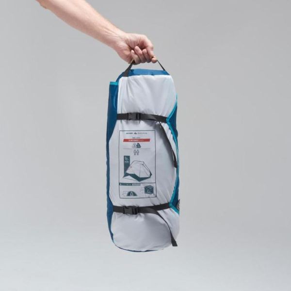 コンパクトに収納されたテント