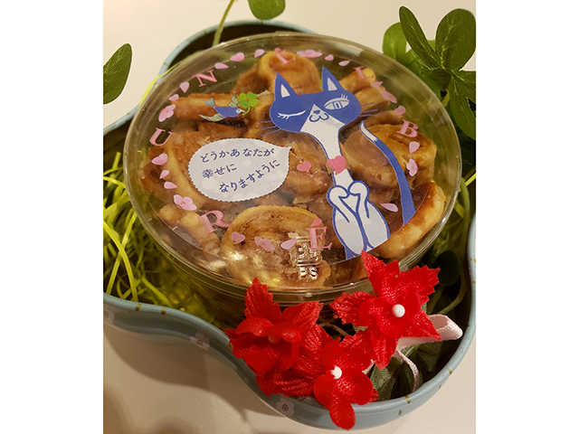 エルベランの新商品しあわせのクッキー缶にはパイがぎっしり