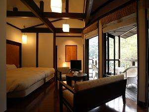 窓に面した離れの個室