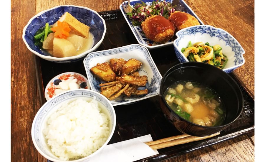 カフェのランチ