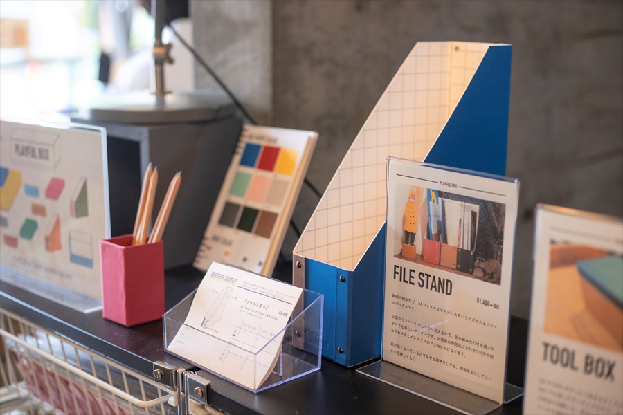 &PAPERの手作りファイルスタンド