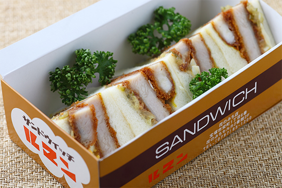 ポークかつが入ったサンドイッチ