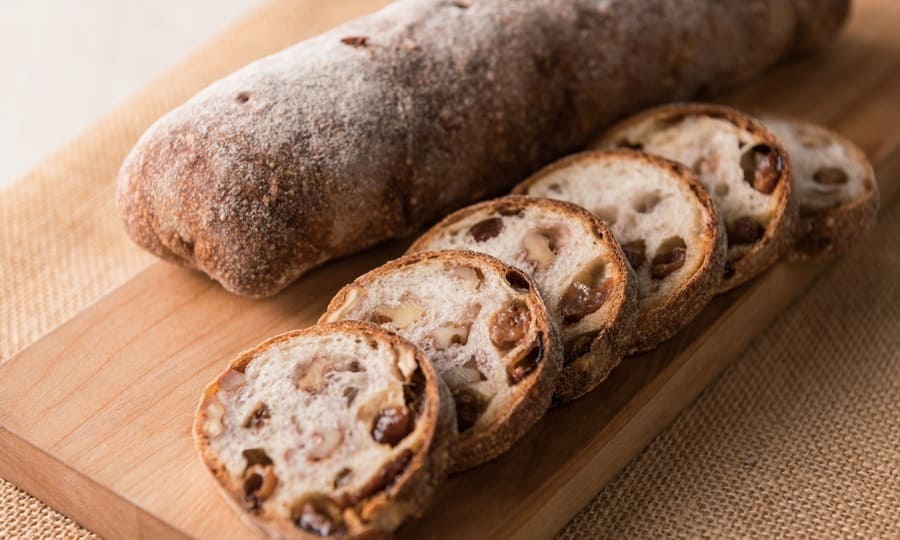 カットされたパンオレザン