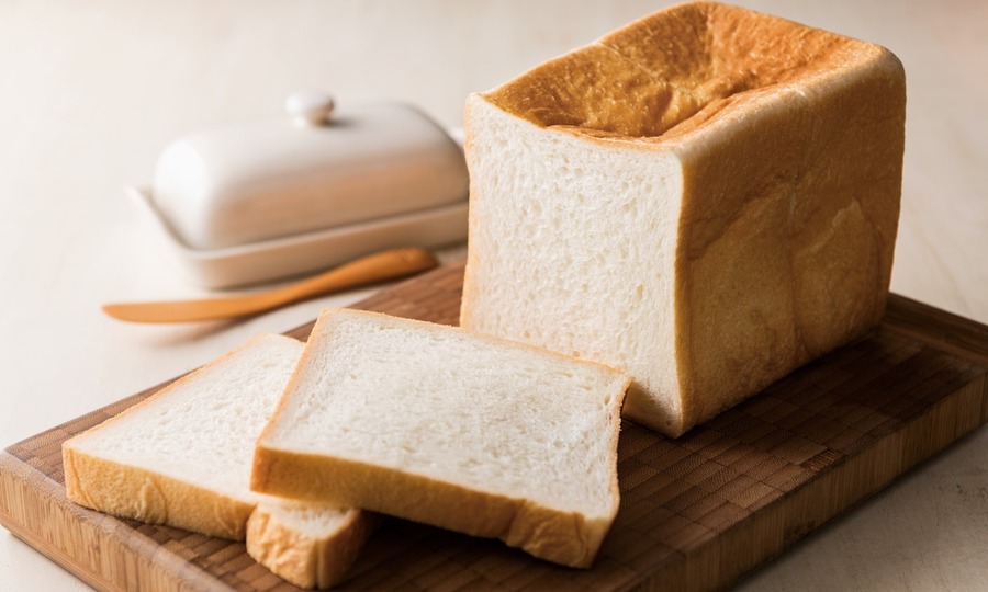 カットされた食パン