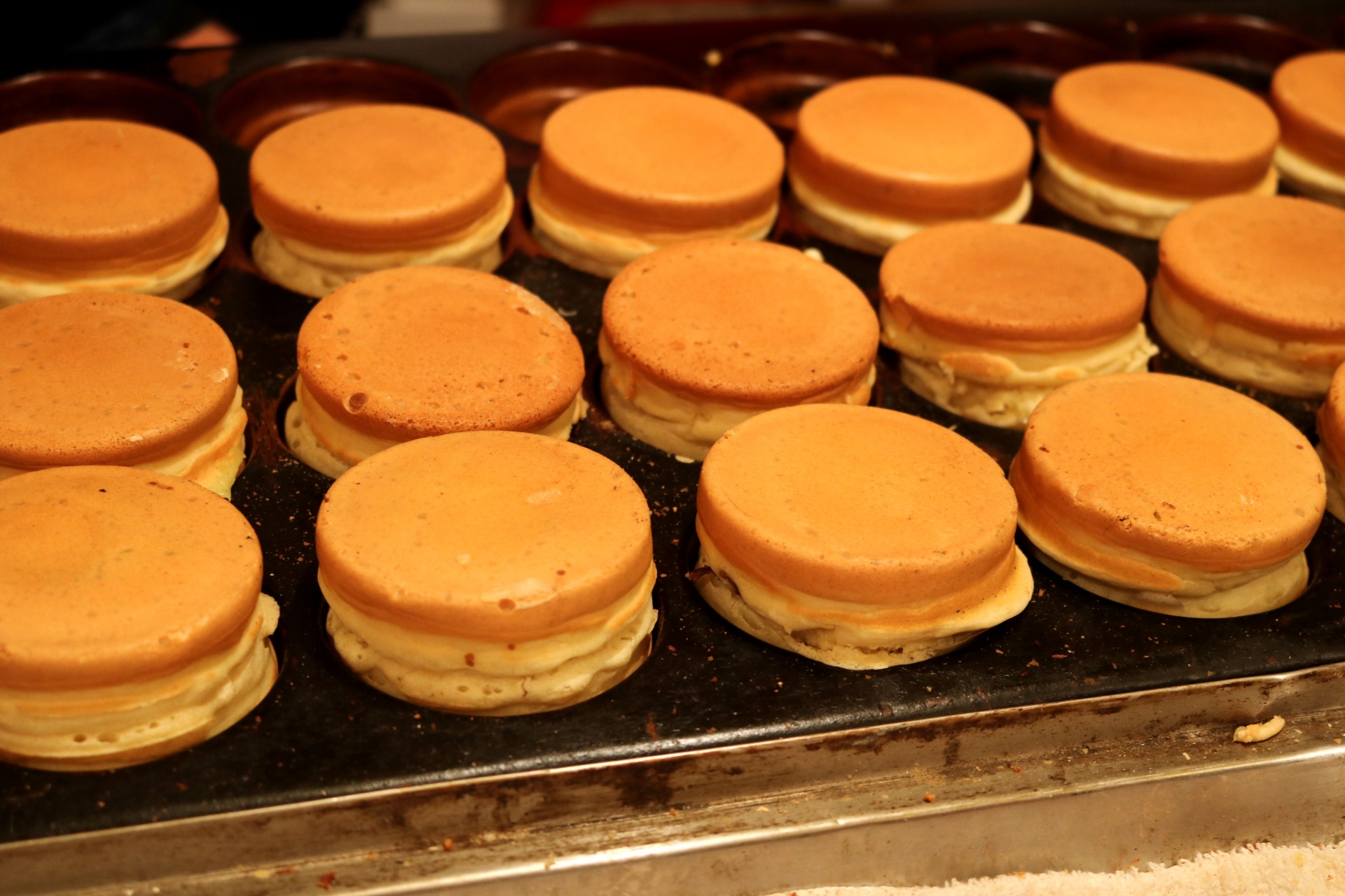 西宮神社参拝の行きかえりに寄りたい名物グルメ。大判焼きが人気の老舗・エビス屋小松商店