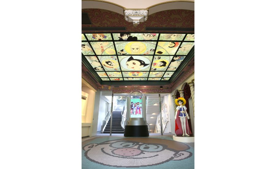 エントランスホールのテーマはリボンの騎士