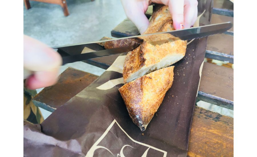 おいしいバゲットを切って少し焼くと香ばしさもUP