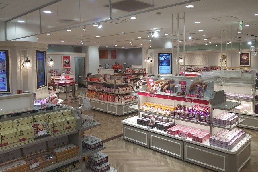 レビューショップの店内