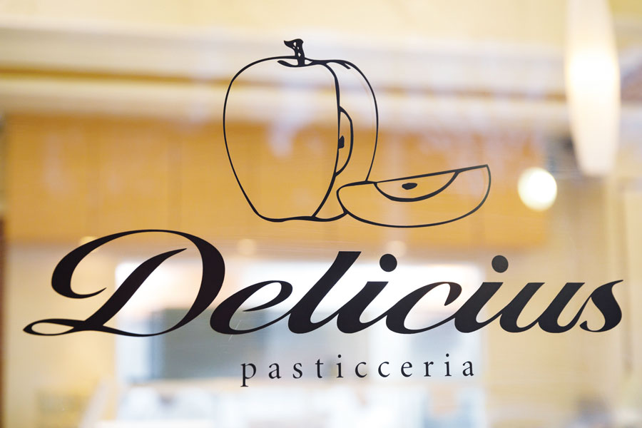 おしゃれな店のロゴ