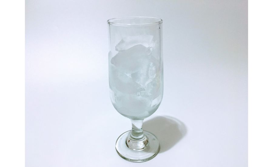 氷が入ったグラス