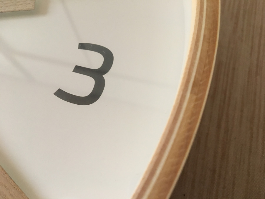 グレーの文字盤