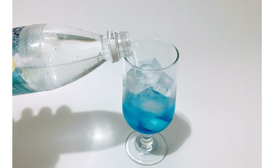 氷が入ったグラス