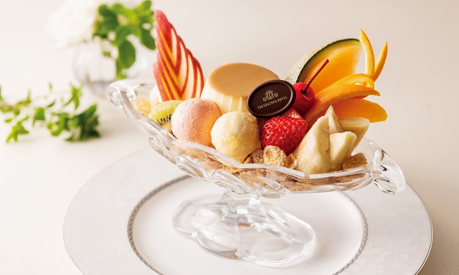 宝塚ホテルのラウンジ「ルネサンス」の人気メニューや混雑状況は？