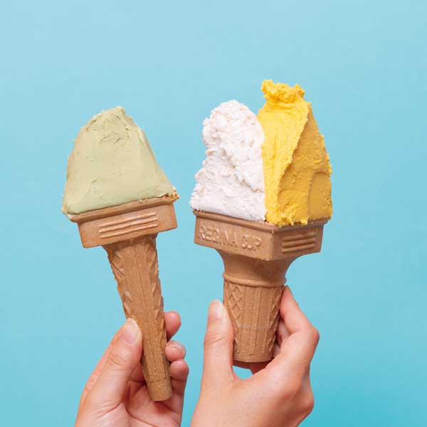 コーンに盛られたジェラート