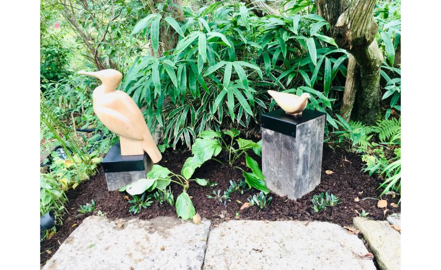 MATHRAXの作品。木彫の作品が奏でる音は鳥の声などに驚くほど寄り添う