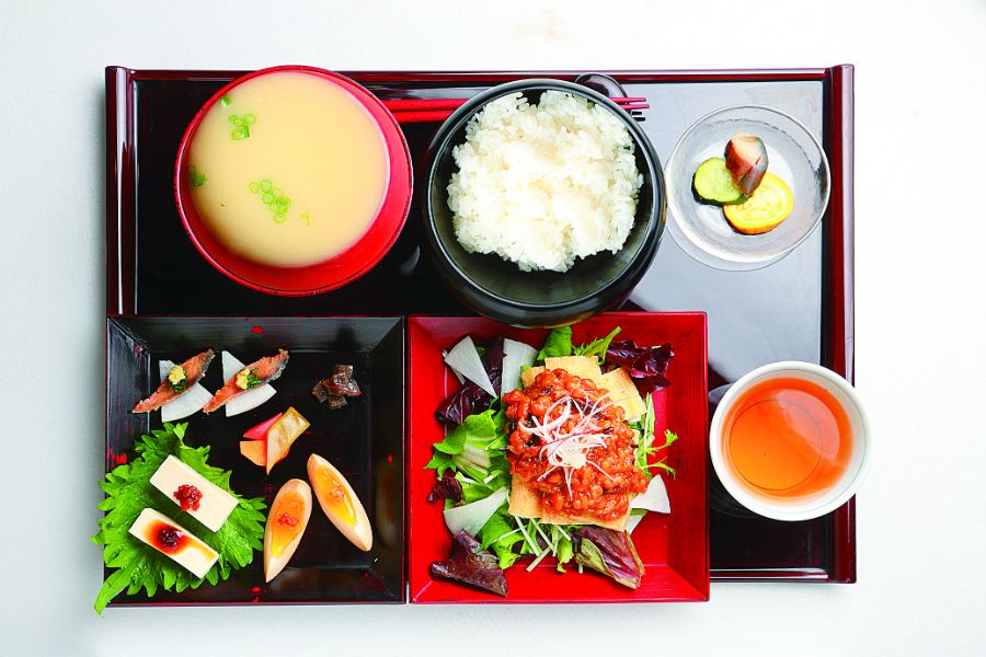 8種の発酵食品を楽しめる定食