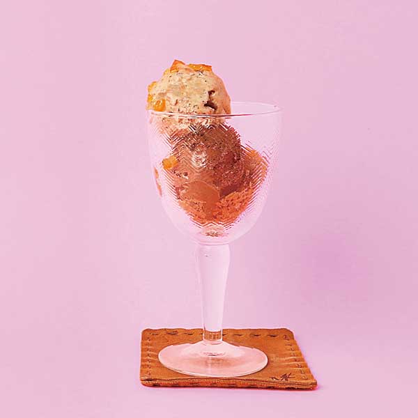 グラスに盛られたジェラート