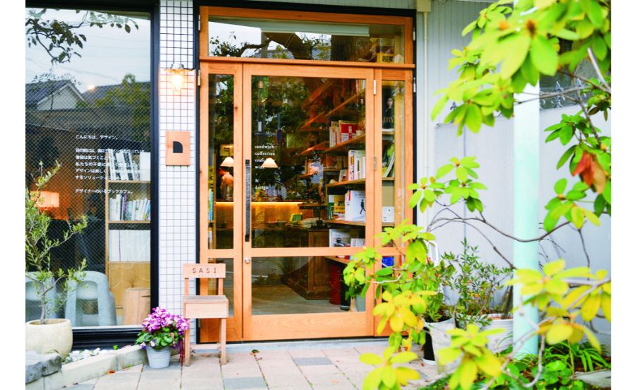 デザイン会社が運営するブックカフェ