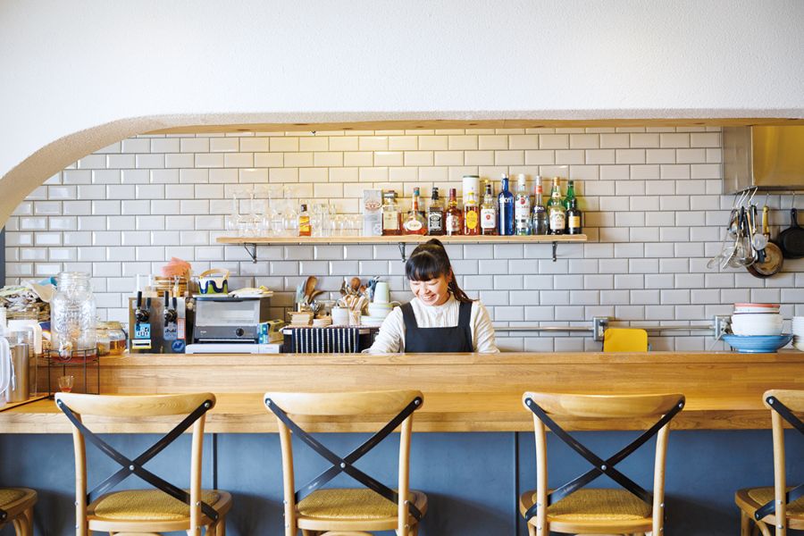 キッチンに立つ店主