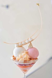 美しいフォルムのパフェ