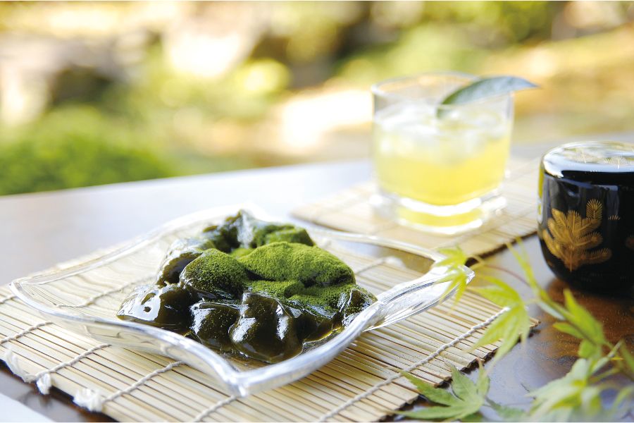 涼やかなわらびもち