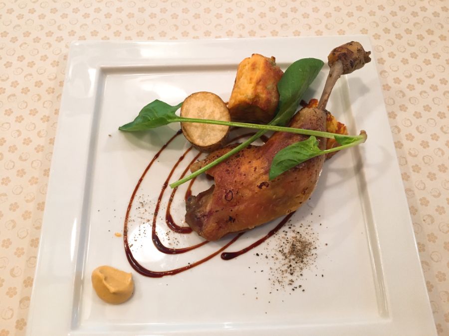 鴨のもも肉のコンフィー