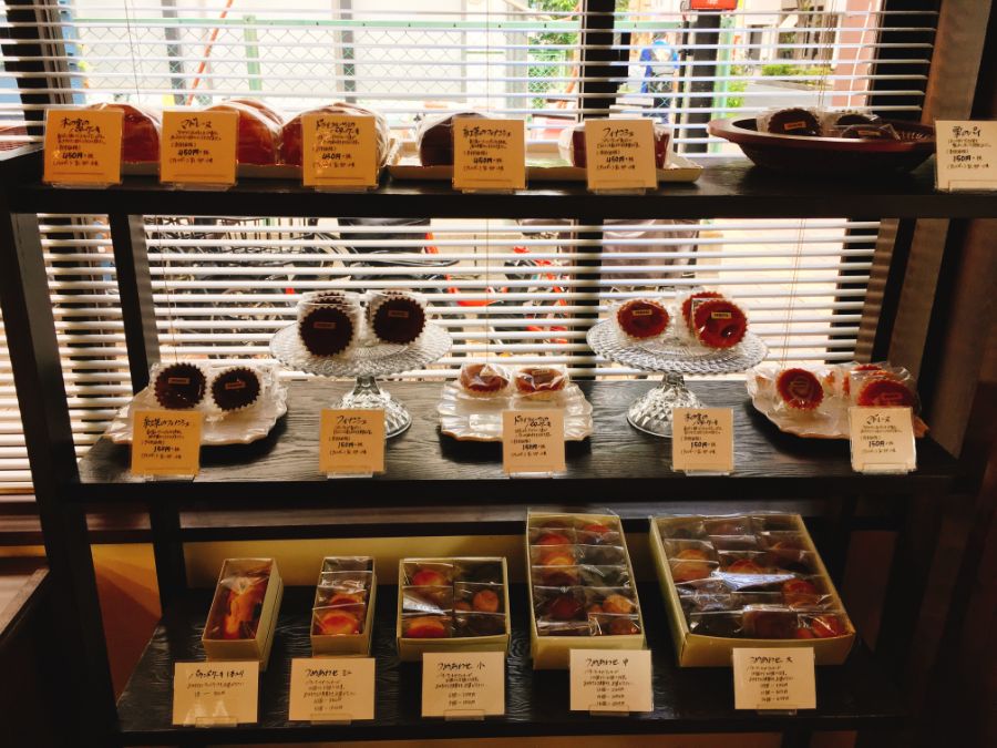 焼き菓子のディスプレイ