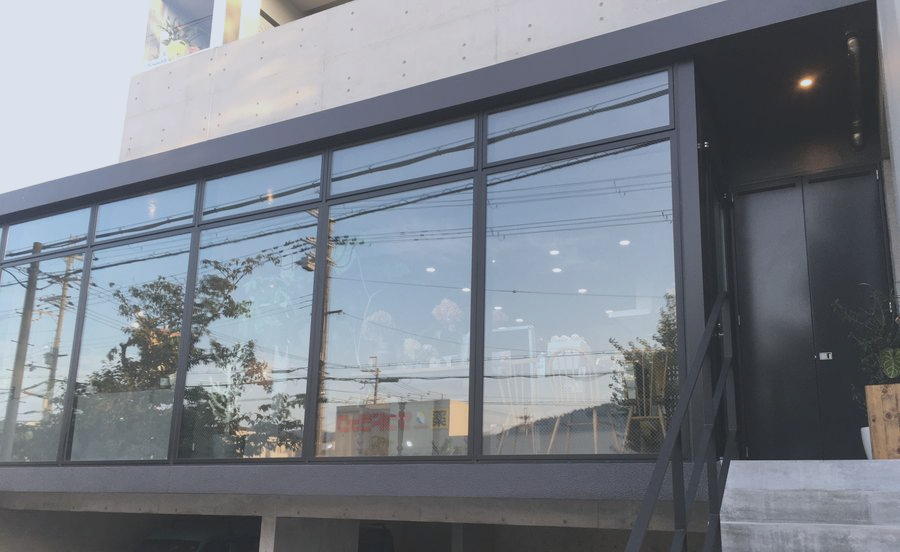 外からみただけではカフェとわからない？