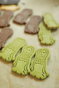 アマビエをかたどったクッキー