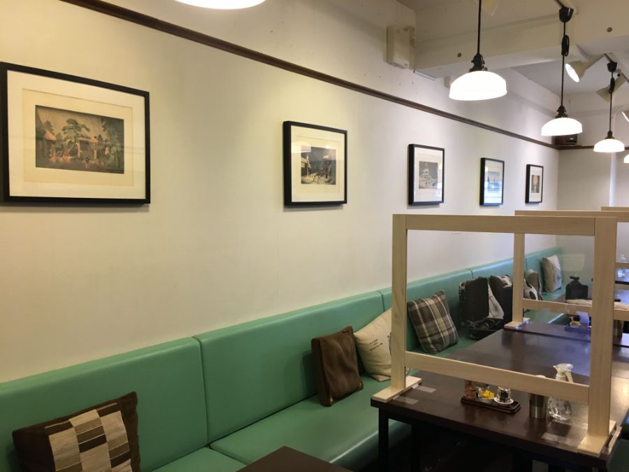 パーテーションが置かれた各テーブル