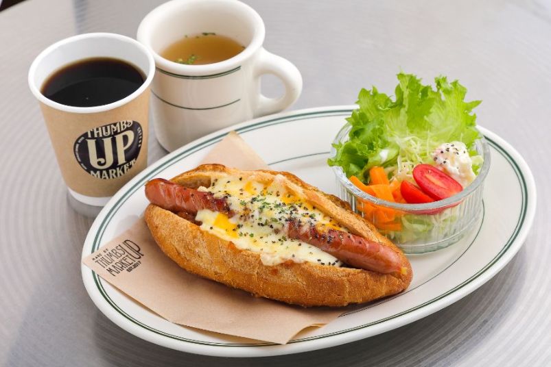 ホットドッグとコーヒー