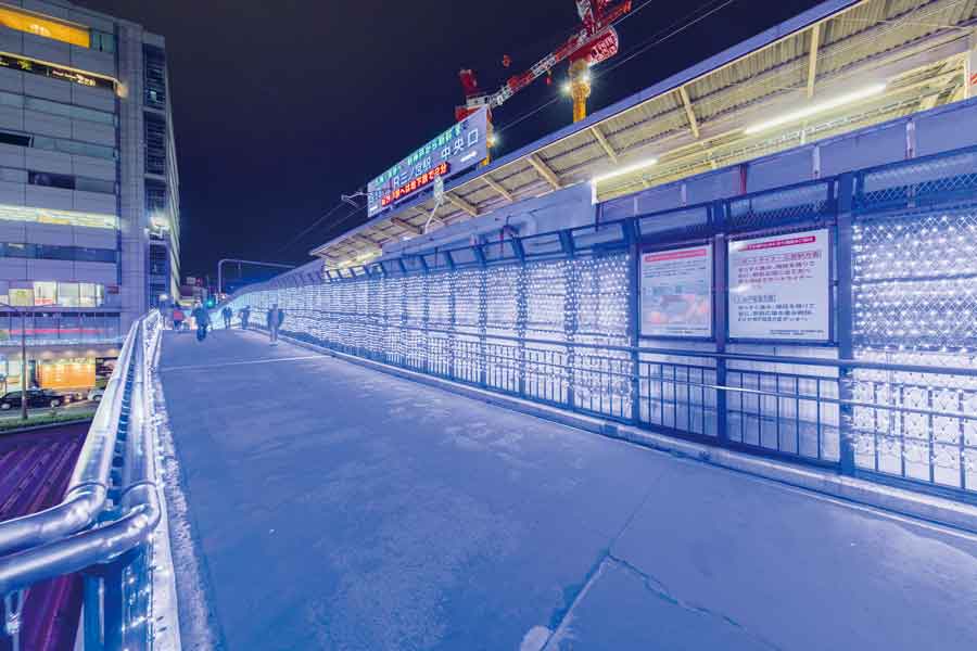 青色に輝く回廊