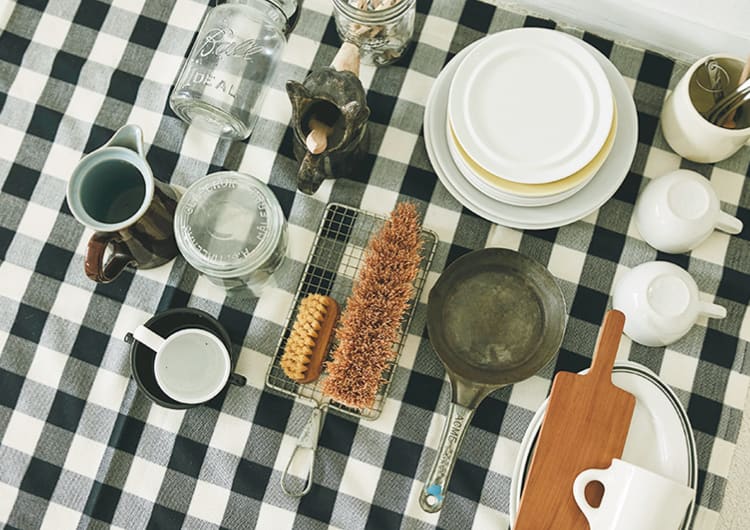 芦屋のギャラリーで、雑誌や広告で活躍中のスタイリストらによる蚤の市を開催