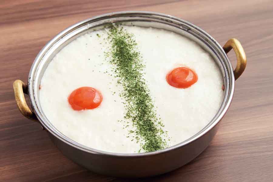 とろろで覆われた鍋