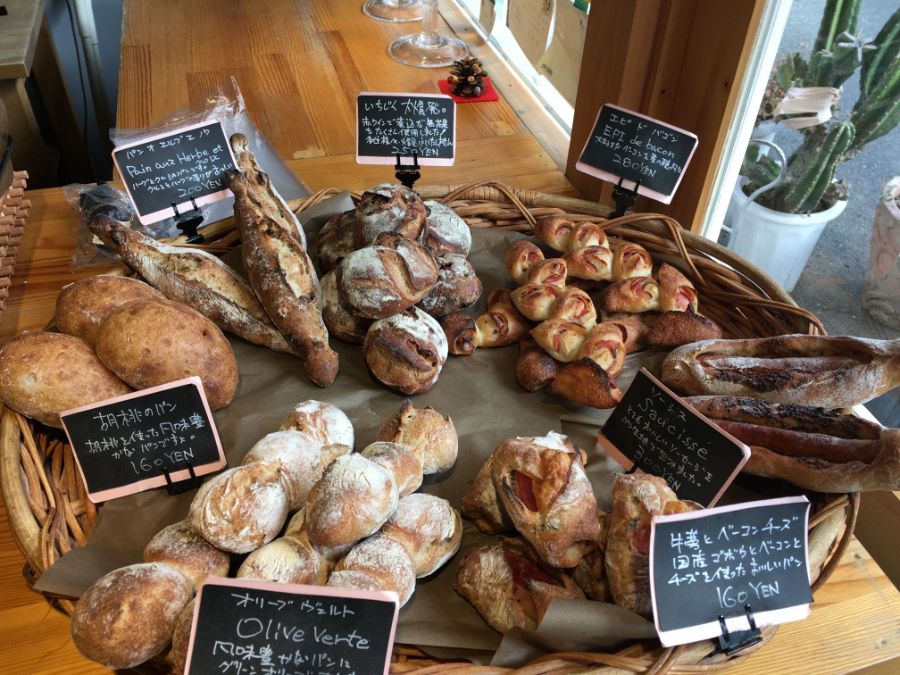 円形に並んだハード系パン