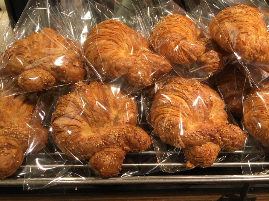 プレッツェルクロワッサンの陳列