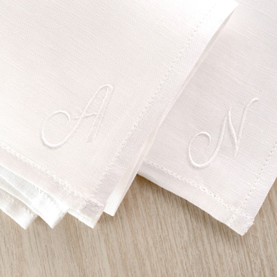 AとNのイニシャルが入ったハンカチ