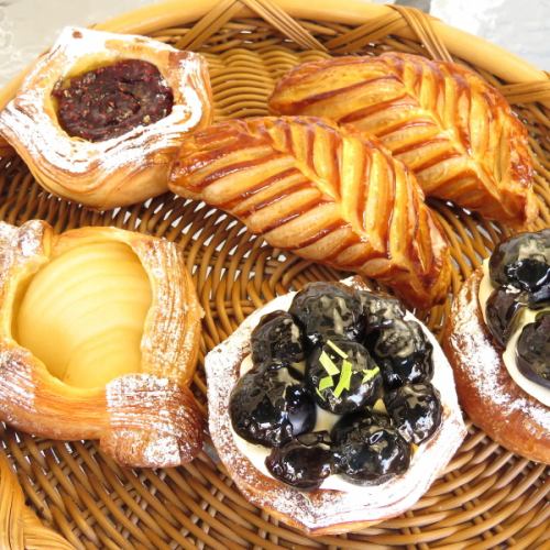 デニッシュにアップルパイ